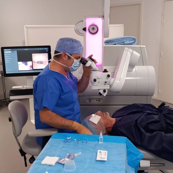 Chirurgie de la myopie par technique de chirurgie réfractive SMILE